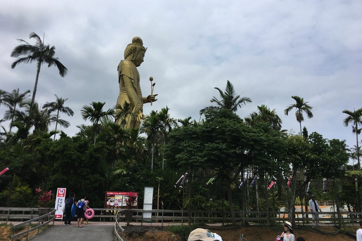 琉球金宮観音菩薩像